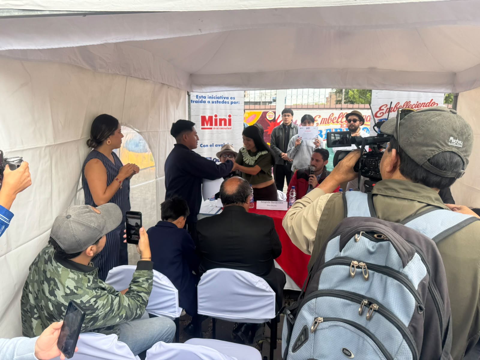 EMBELLECIENDO EL BARRIO 12